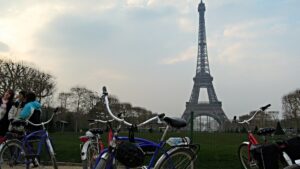 bicycles-paris-aifel-photo